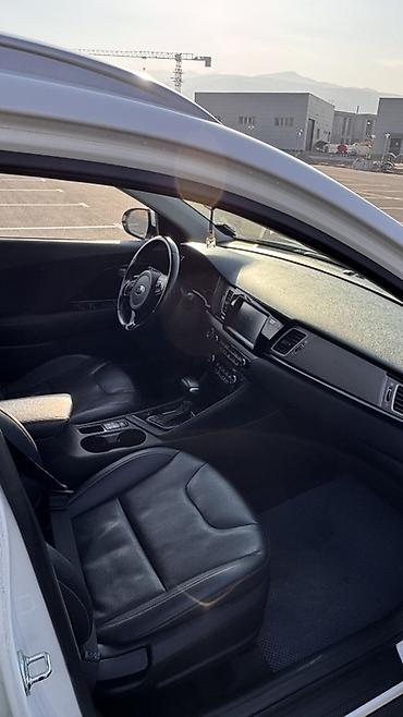 Kia: Kia Niro: 2017 г., 1.6 л, Гибрид, Кроссовер — 6