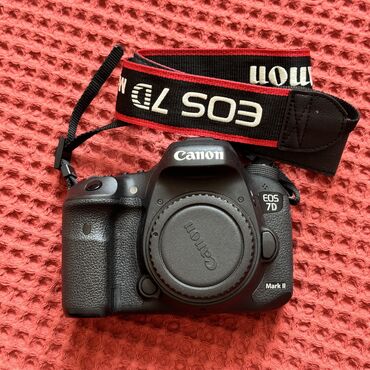 canon powershot g9: Продается Canon 7D Mark II 
(2 батарейки, зарядка, флеш карта)