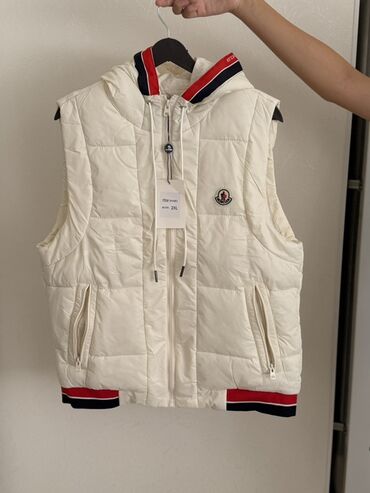 пуховик moncler черный укороченная: Стёганый жилет с капюшоном, белый - Размер на бирке: 2XL - Прямой