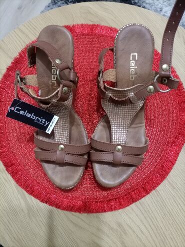 nike 1: Sandals, 39