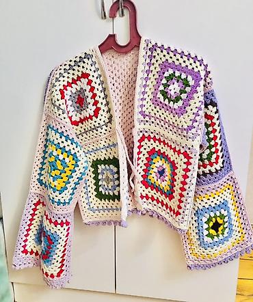 Üst geyimi: Rəngarəng əl işi toxunma kardiqan - Dizayn: Klassik “granny square” — 1