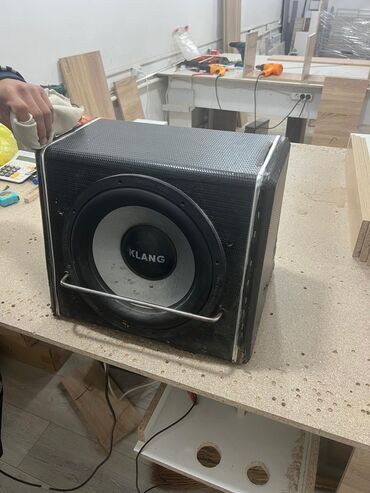авто магитофон: Активный сабвуфер KLANG в корпусе - Формат: напольный/портативный