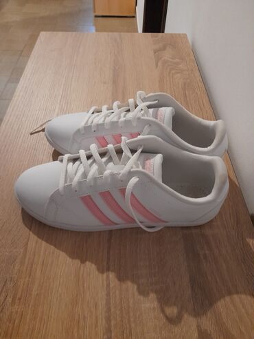Women's Sneakers and athletic shoes: Adidas ženske patike – bele sa roze prugama - Model niskog profila sa — 8