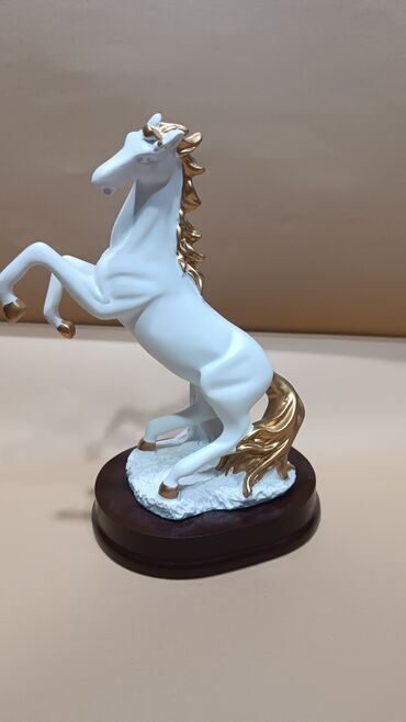 Fiqurlar: Fiqur, rəng - Qızılı — 3