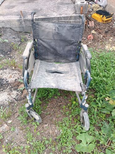 Инвалидные коляски: Инвалидное кресло требует ремонт.
ОТДАМ БЕСПЛАТНО !
