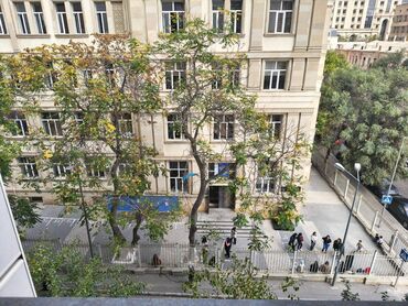 Uzunmüddətli kirayə mənzillər: Nizami metrosu yanınında mənzil kirayə verilir. Mərtəbə 12/3. Ümumi — 2