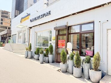 Бутики: Сдаю Бутик, 30 м², С ремонтом, Действующий, Без оборудования — 3