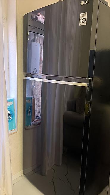 Lg Soyuducu ela veziyyetdedir. Nofrost. Qiymet 1300 azn. Tecili