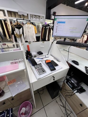 Стойки ресепшн: Столы ресепшен Администраторский стол Кассовый стол Занимаемся — 29