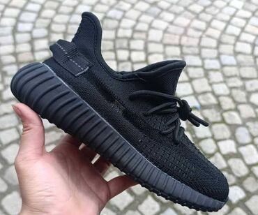 Patike: Adidas yeezy patike

Novo
Brojevi 36 do 46

fb Moja Kupovina 1 — 10