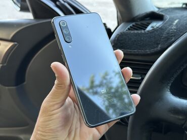 б у срочно: Xiaomi, Mi 9 SE, Б/у, 128 ГБ, цвет - Серый, 2 SIM