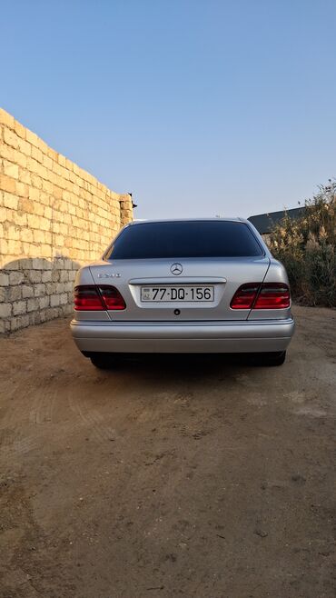 Mercedes-Benz: Mercedes-Benz E-sinfi sedan (W210 kuzov) – gümüş rəng. Texniki — 11