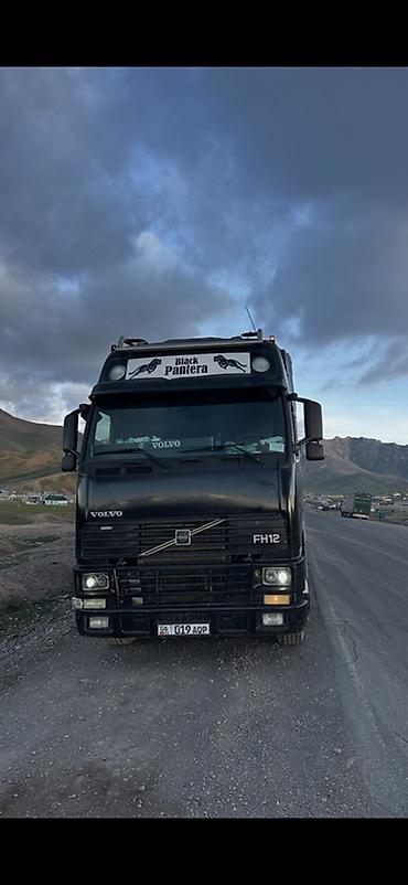 мото фила: Тягач, Volvo, 2000 г., Тентованный — 1