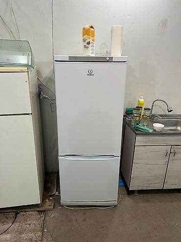 Холодильник Indesit, Б/у, Двухкамерный