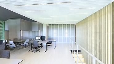 Magacini i radionice: Izložbeni (120 M2 ulaz) i kancelarijski prostor na spratu (130m2 ) u — 2