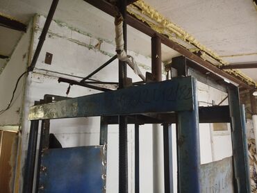 спа баня: Пресс механический 2 метровый(Чимкент). увеличенный, можно прессовать