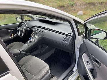 Toyota: Toyota Prius: 2011 г., Гибрид, Хэтчбэк — 11