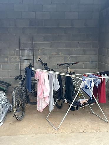 Продажа коттеджей и домов: Продается дом с просторным двором и хозяйственными постройками. - — 15