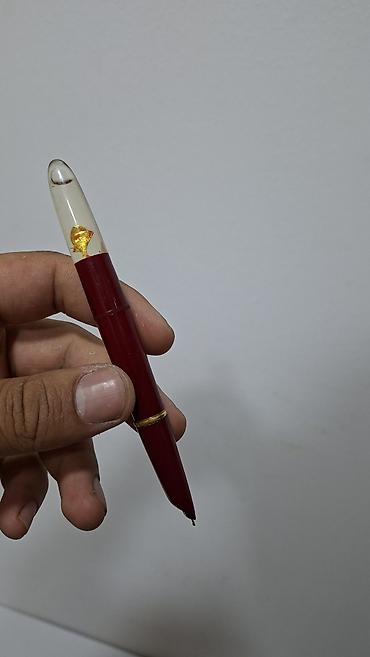 Qırmızı korpuslu bilyalı qələm - Korpus: parlaq tünd qırmızı plastik