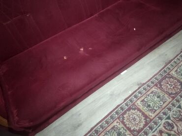 детский мягкий диван: Диван-кровать, цвет - Красный, Б/у