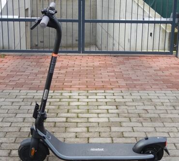 mrak film 5 sa prevodom: Segway Ninebot E2 električni trotinet Broj točkova: 2 Maksimalna
