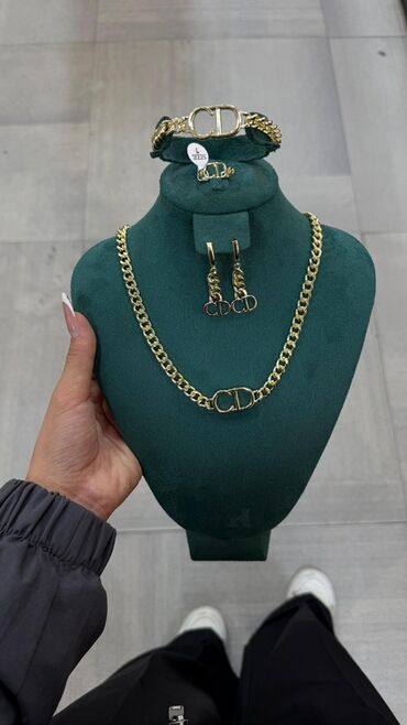 Bijuteriya dəstləri: Qadın bəzək aksesuarları – geniş seçim Məhsullar: - Qızılı tonlarda — 38