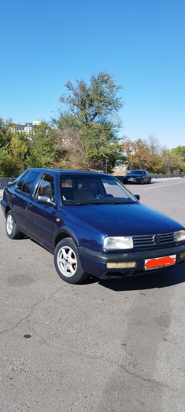 срочно продаю венто: Volkswagen Vento: 1992 г., 1.8 л, Механика, Бензин, Седан