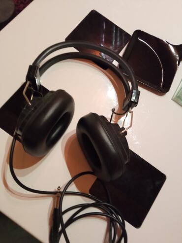 Slušalice: Ispravne slusalice dobrog kvaliteta i zvuka. cena 1200dinara. sve