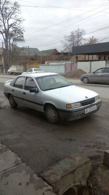 Opel: Opel Vectra: 1990 г., 1.6 л, Механика, Бензин, Седан