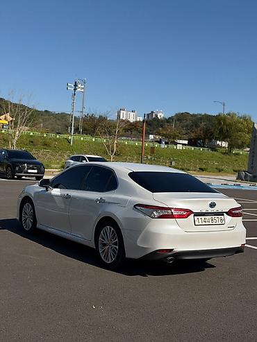es lexus: Toyota Camry: 2021 г., Гибрид, Седан — 6