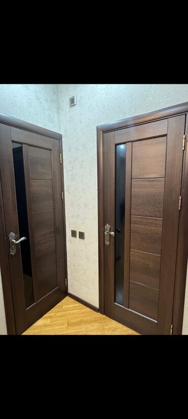 sədərəkdə mebellər: *gülüh* Otaq Qapısı *(6 ədəd)* 5 - ədədi tək qapı 1 - ədədi qoşa qapı