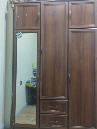böyük dolab: İşlənmiş, Açılan, 3 qapılı Düz dolab, Qarderob, paltar dolabı, Azərbaycan