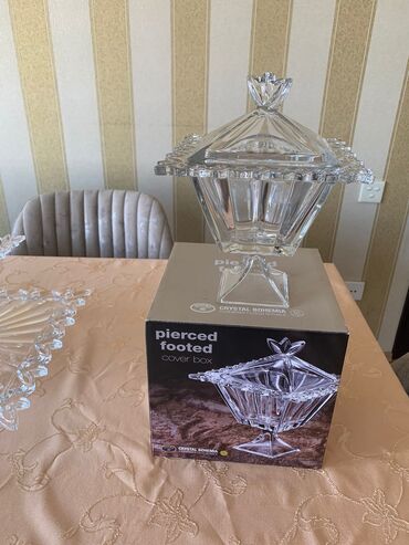 Mətbəx aksesuarları: TƏCILI.Crystal Bohemia “Pierced Footed Box” – qapaqlı, ayaqlı kristal