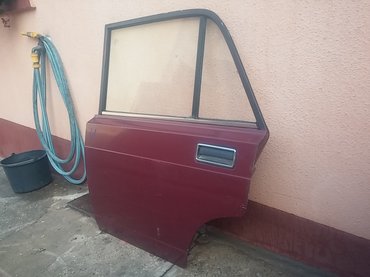 Auto delovi: Vrata zadnja leva Lada 2105,2107 Riva u bordo boji. Vrata su ocuvana — 3