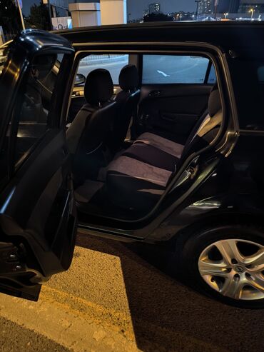 Opel: Opel Astra: 1.3 l | 2007 il 346547 km Universal — 17