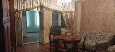 Uzunmüddətli kirayə mənzillər: Tebriz 52 keçmiş çapayev Şuşa restoranında üz üze.5 otaqlı ev ana yola