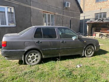 фольксваген венто: Volkswagen Vento: 1993 г., 1.8 л, Механика, Бензин