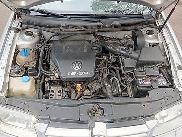 bora: Volkswagen Bora: 1.6 l | 1999 il Sedan — 10