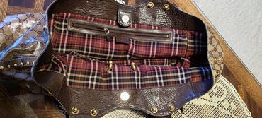 Torbe: Gucci. Fantastična.

Bez ikakvih nedostataka.
45cm x 28cm x 10cm — 20