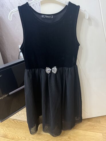 haljine u a kroju: Terranova XS (EU 34), bоја - Crna, Večernji, maturski