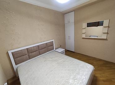 Uzunmüddətli kirayə mənzillər: VASİTƏÇİDƏN. Neftçilər metrosu yanında, 214 nömrəli məktəbin — 4