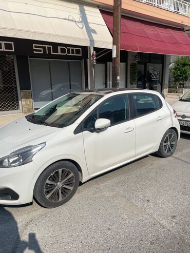 Used Cars: Peugeot 208: 1.2 l | 2016 year | 28151 km. Hatchback