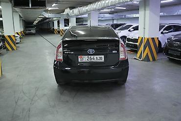 range rover 2013: Toyota Prius: 2013 г., 1.8 л, Гибрид, Лифтбек — 3