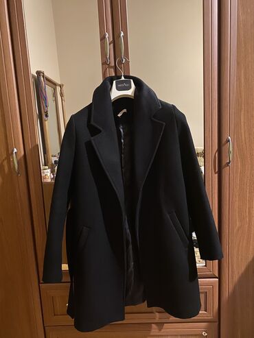 женское пальто на синтепоне: Пальто S (EU 36), цвет - Черный
