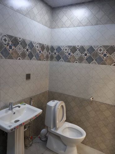 Uzunmüddətli kirayə mənzillər: Mənzil tam əşyalı kirayə verilir. 14.12 mərtəbə, 58 kv, 1 otaq, (1-2 — 7