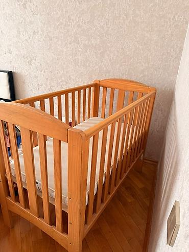 d10 mebel: Oğlan və qız üçün, İşlənmiş, Dördbucaq, Beşik, Dəstsiz, Matras ilə, Yellənmə mexanizmsiz — 2