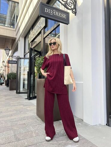 Kompleti: Komplet: 3000 dinara
Duzina nogavice 120 cm
Uvoz Turska — 2