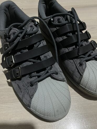 оборудование для нижнего белья: Кроссовки Adidas Superstar в темно-сером цвете с матовой текстурой и