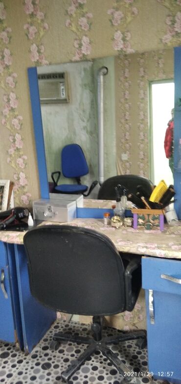 204 marwrut yolunun usdunde kohne Ramani yolunda ev satilir .3 otaq