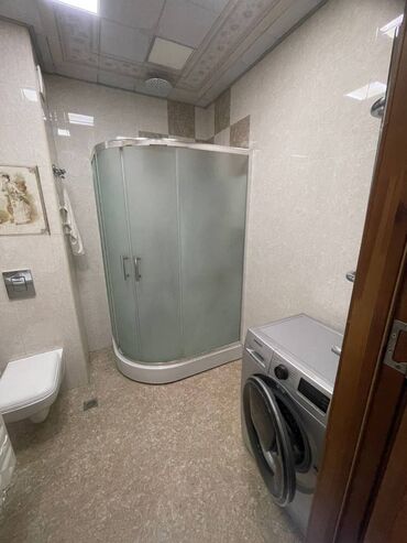 Uzunmüddətli kirayə mənzillər: Nəsimi metrosunun yanı, 9 mərtəbənin,9-cu mərtəbəsində,3 otaqlı geniş — 9